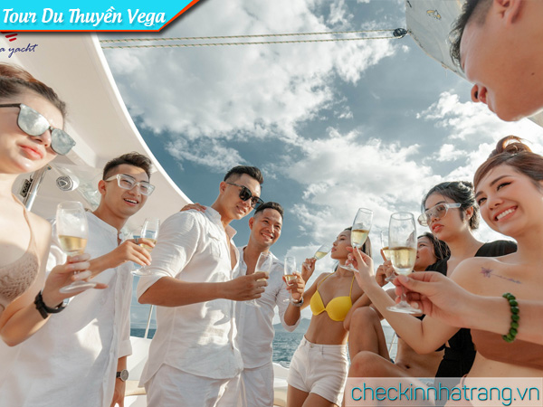 Tour du thuyền Vega Yacht Nha Trang 7